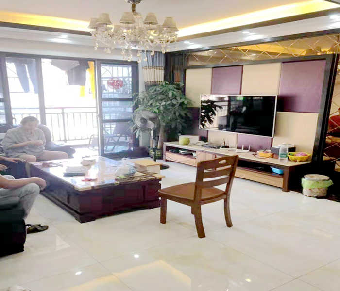 龍華小產權網：金湖雅苑4棟花園小區房，離地鐵300米